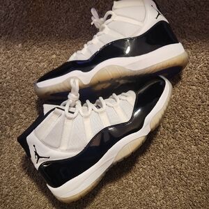 "Jordan 11 Concord 2018" High-Top Sneakers in White and Black